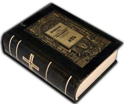 BIBLIA  to jest Księgi Starego i Nowego Testamentu w przekładzie ks. JAKUBA WUJKA wyd. 1962r.