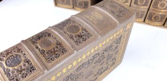 George R.r. Martin - A Game Of Thrones The Complete Box Set, premium leather rebound - 3