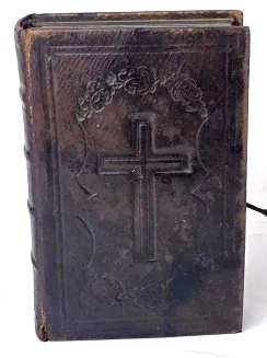 Egzemplarz opatrzony autografem tłumacza: Ks. Aleksandra Jełowickiego. KEMPIS- O NAŚLADOWANIU JEZUSA CHRYSTUSA XIĄG CZWORO Berlin 1868; SCUPOLE - WOJNA DUCHOWNA 1871 - 3