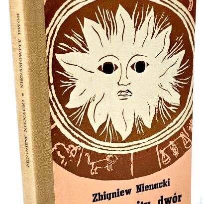 NIENACKI- NIESAMOWITY DWÓR wyd.1, piękny egzemplarz