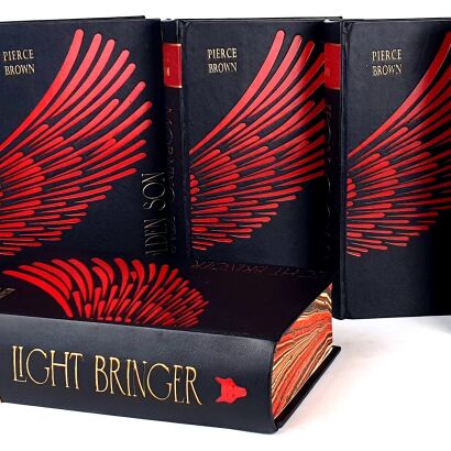 Red Rising Leatherbound Set: Limited Edition, Signed & Numbered
