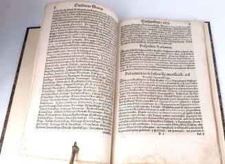 CONSTITUCIE SEYMU WALNEGO KORONNEGO WARSZAWSKIEGO SZESCNIEDZIELNEGO  w Warszawie Roku MDCXXXV Zaczętego ostatniego Dnia Miesiąca Stycznia A skończonego XIV Marca - 4