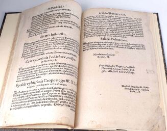 CONSTITUCIE SEYMU WALNEGO KORONNEGO WARSZAWSKIEGO SZESCNIEDZIELNEGO  w Warszawie Roku MDCXXXV Zaczętego ostatniego Dnia Miesiąca Stycznia A skończonego XIV Marca - 12