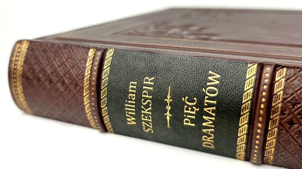 SHEAKSPEARE - PIEC DRAMATOW / FIVE DRAMAS. Illustrated by Janina Konarska, luxury leather binding.