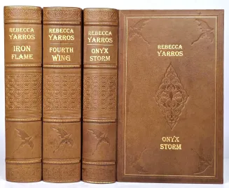 Rebecca Yarros – Empyrean Trilogy (Iron Flame, Fourth Wing, Onyx Storm) – Deluxe Full Leather Bound Set - 6