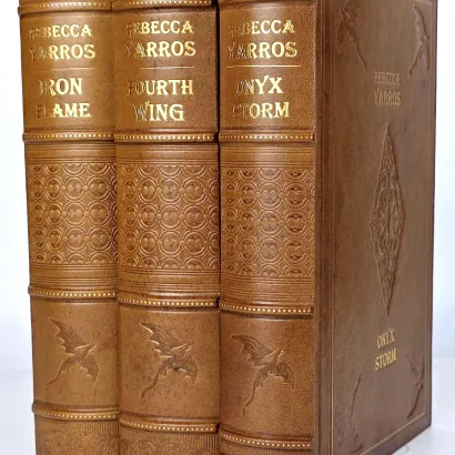 Rebecca Yarros – Empyrean Trilogy (Iron Flame, Fourth Wing, Onyx Storm) – Deluxe Full Leather Bound Set