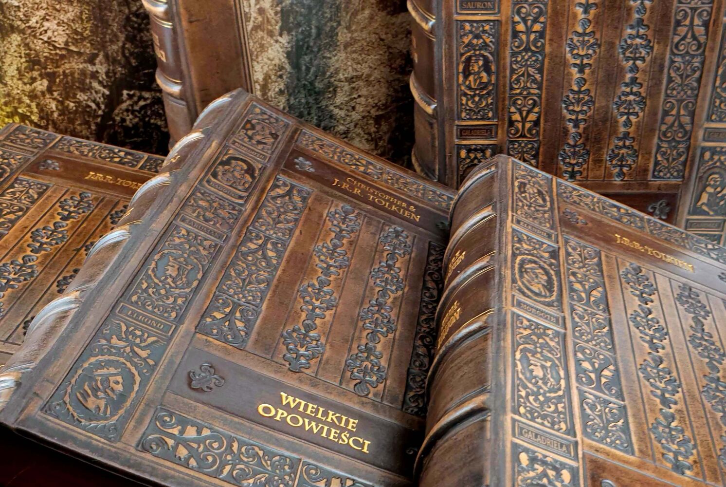 Władca pierścieni, Hobbit, Silmarillion i inne uksusowe oprawy skórzane dla dzieł, które n apisał J.R.R. Tolkien. Czyli książka na prezent nie tylko dla bibliofila 2
